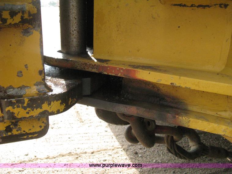 image for item H5255 1991 Caterpillar D5H Series II dozer with vibratory cable plow