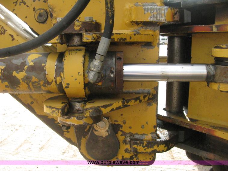 image for item H5255 1991 Caterpillar D5H Series II dozer with vibratory cable plow