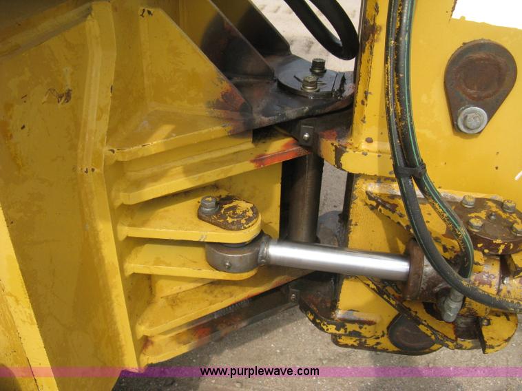 image for item H5255 1991 Caterpillar D5H Series II dozer with vibratory cable plow