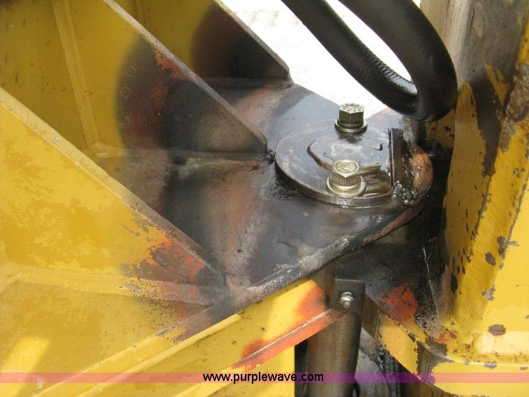 image for item H5255 1991 Caterpillar D5H Series II dozer with vibratory cable plow