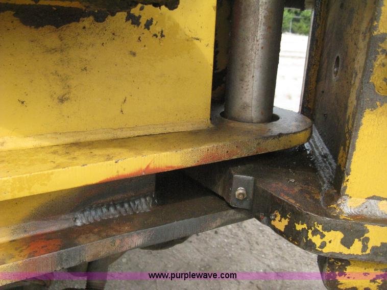 image for item H5255 1991 Caterpillar D5H Series II dozer with vibratory cable plow