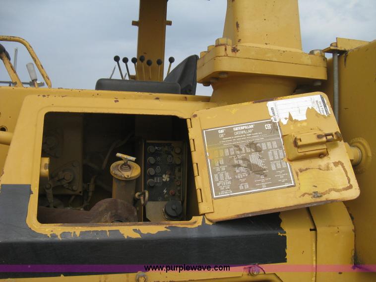 image for item H5255 1991 Caterpillar D5H Series II dozer with vibratory cable plow