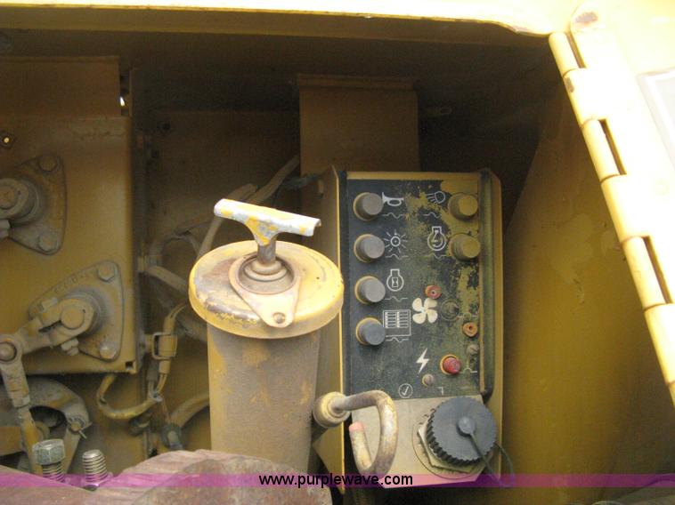 image for item H5255 1991 Caterpillar D5H Series II dozer with vibratory cable plow