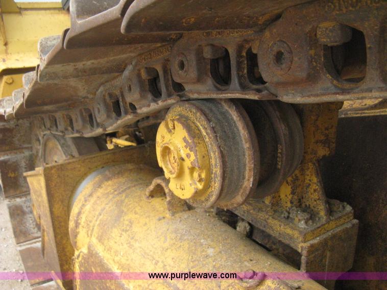 image for item H5255 1991 Caterpillar D5H Series II dozer with vibratory cable plow