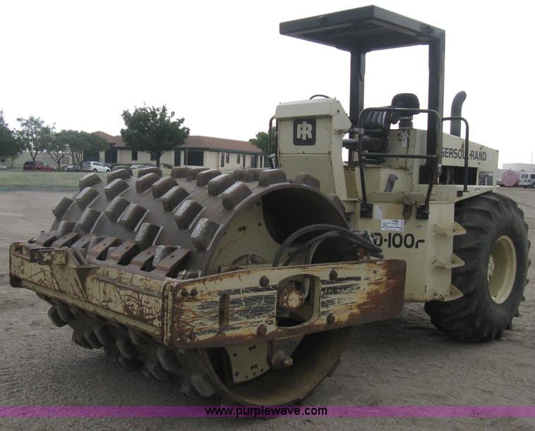 image for item H5256 1990 Ingersoll Rand SD-100F articulated vibratory pad foot roller