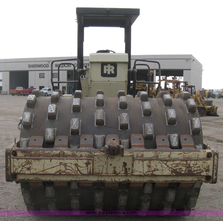 image for item H5256 1990 Ingersoll Rand SD-100F articulated vibratory pad foot roller