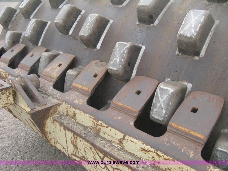 image for item H5256 1990 Ingersoll Rand SD-100F articulated vibratory pad foot roller