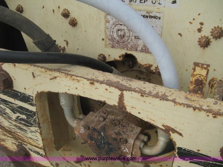 image for item H5256 1990 Ingersoll Rand SD-100F articulated vibratory pad foot roller