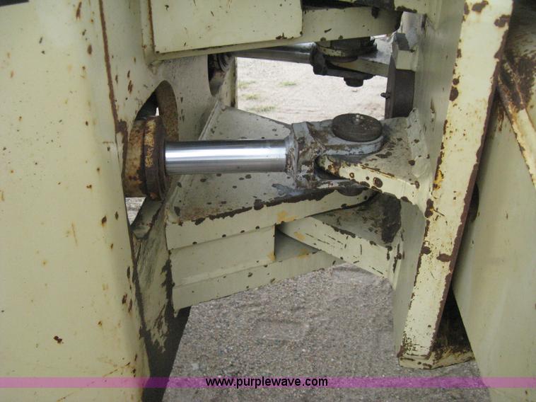 image for item H5256 1990 Ingersoll Rand SD-100F articulated vibratory pad foot roller