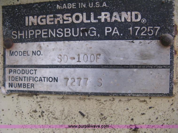 image for item H5256 1990 Ingersoll Rand SD-100F articulated vibratory pad foot roller