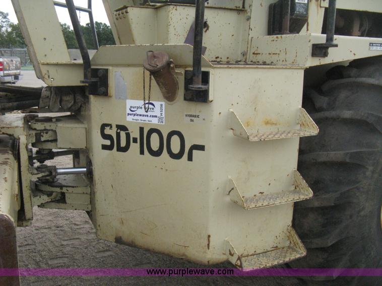 image for item H5256 1990 Ingersoll Rand SD-100F articulated vibratory pad foot roller