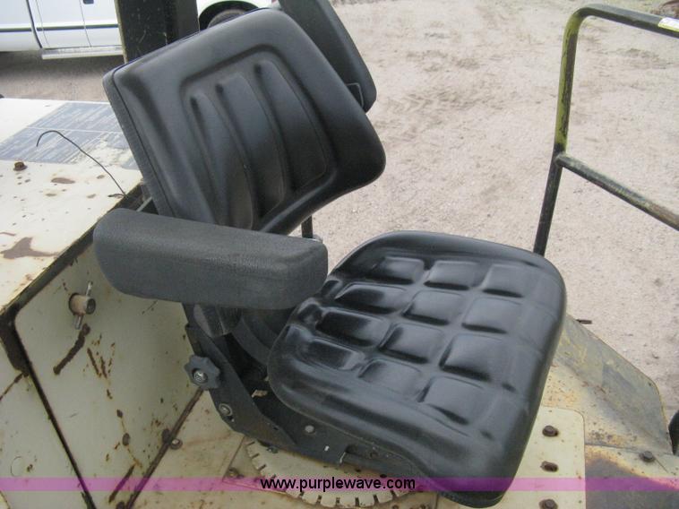 image for item H5256 1990 Ingersoll Rand SD-100F articulated vibratory pad foot roller