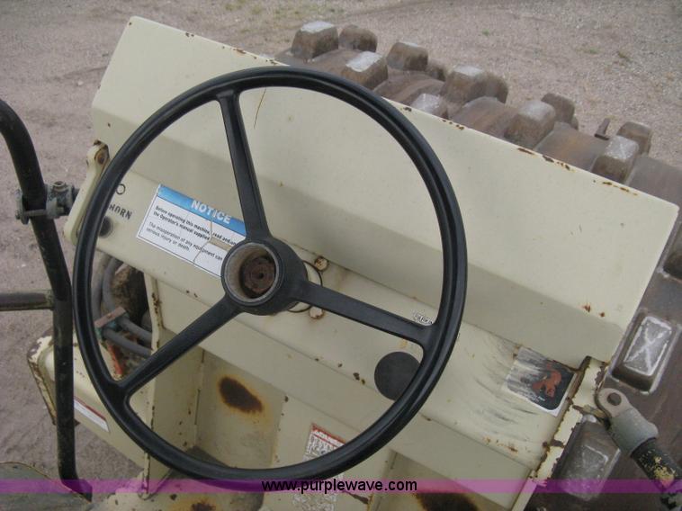 image for item H5256 1990 Ingersoll Rand SD-100F articulated vibratory pad foot roller