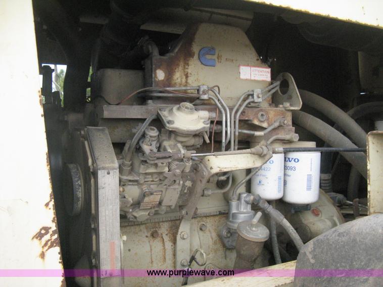 image for item H5256 1990 Ingersoll Rand SD-100F articulated vibratory pad foot roller