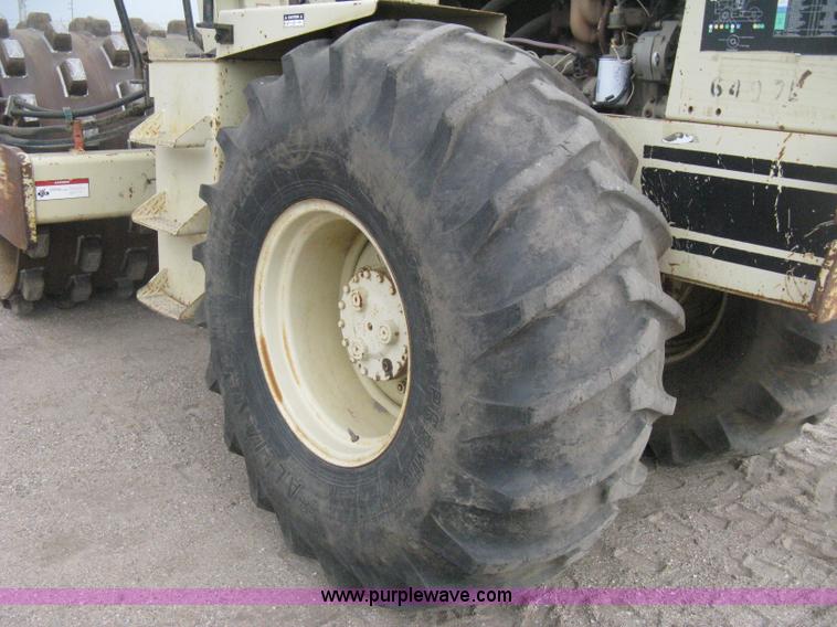 image for item H5256 1990 Ingersoll Rand SD-100F articulated vibratory pad foot roller