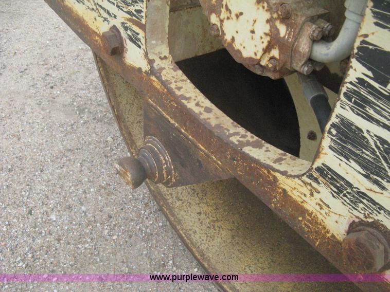 image for item H5256 1990 Ingersoll Rand SD-100F articulated vibratory pad foot roller