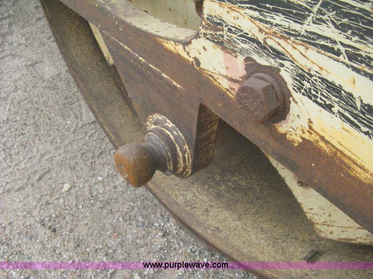 image for item H5256 1990 Ingersoll Rand SD-100F articulated vibratory pad foot roller