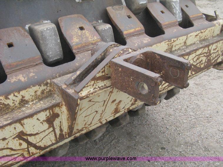 image for item H5256 1990 Ingersoll Rand SD-100F articulated vibratory pad foot roller