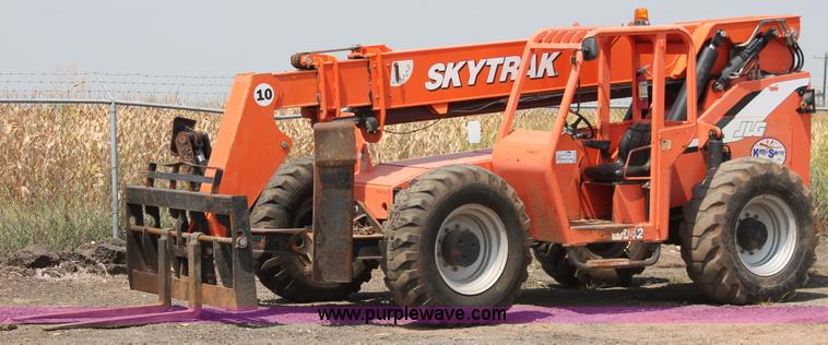 image for item H5610 2006 SkyTrak 10042 telehandler