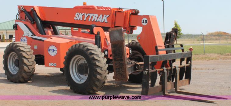 image for item H5610 2006 SkyTrak 10042 telehandler