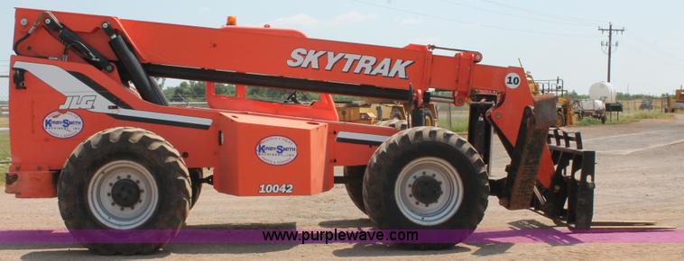 image for item H5610 2006 SkyTrak 10042 telehandler