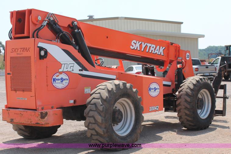 image for item H5610 2006 SkyTrak 10042 telehandler