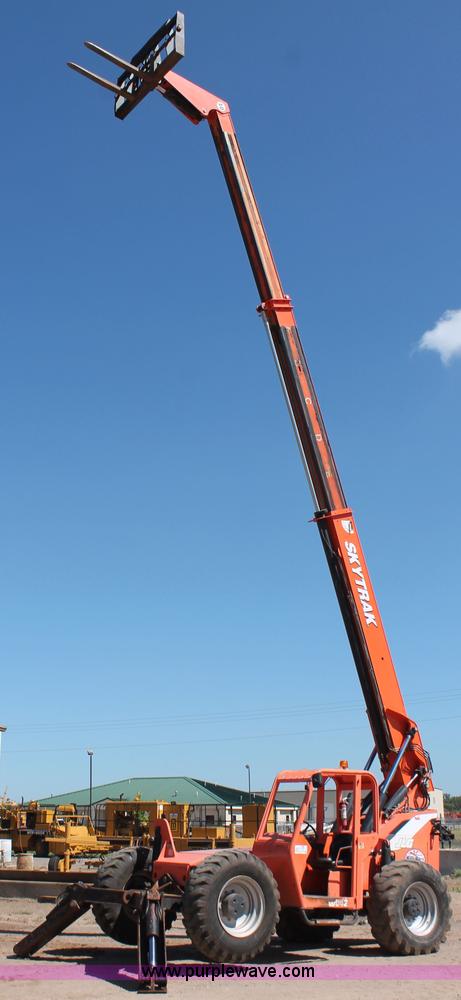 image for item H5610 2006 SkyTrak 10042 telehandler