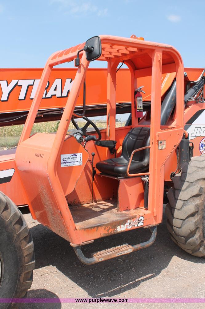 image for item H5610 2006 SkyTrak 10042 telehandler