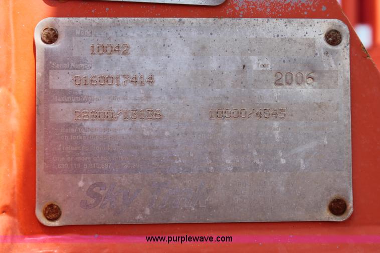 image for item H5610 2006 SkyTrak 10042 telehandler