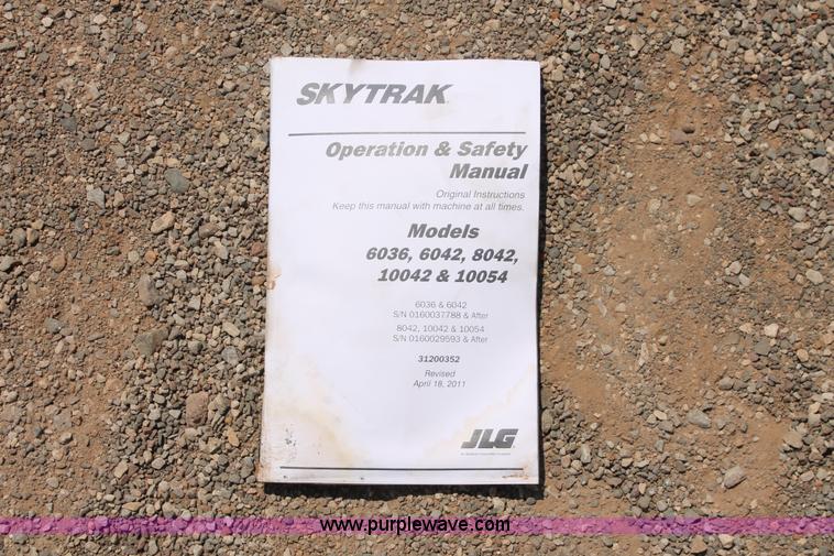 image for item H5610 2006 SkyTrak 10042 telehandler