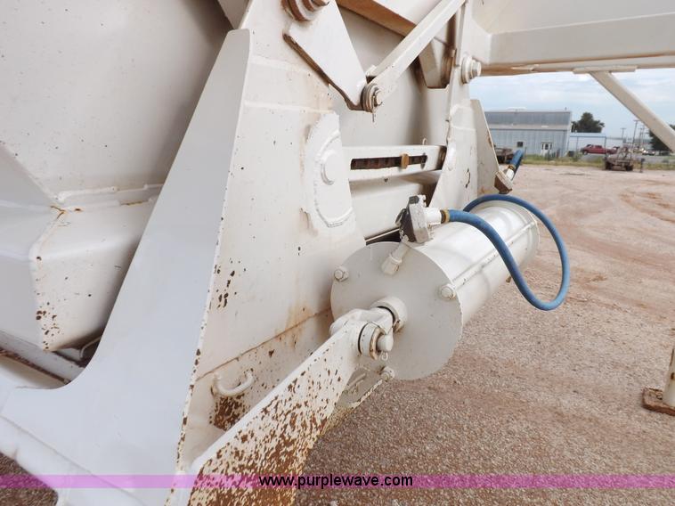 image for item H9144 1989 Ranco bottom dump trailer