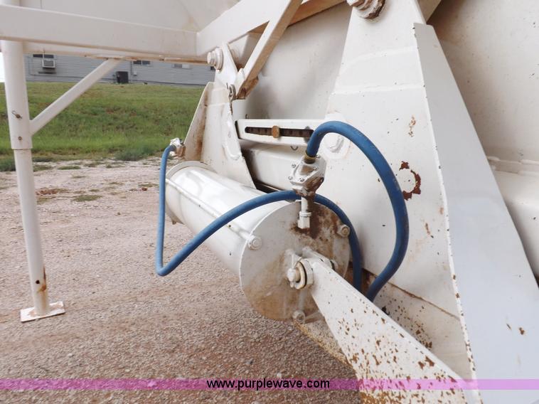 image for item H9144 1989 Ranco bottom dump trailer