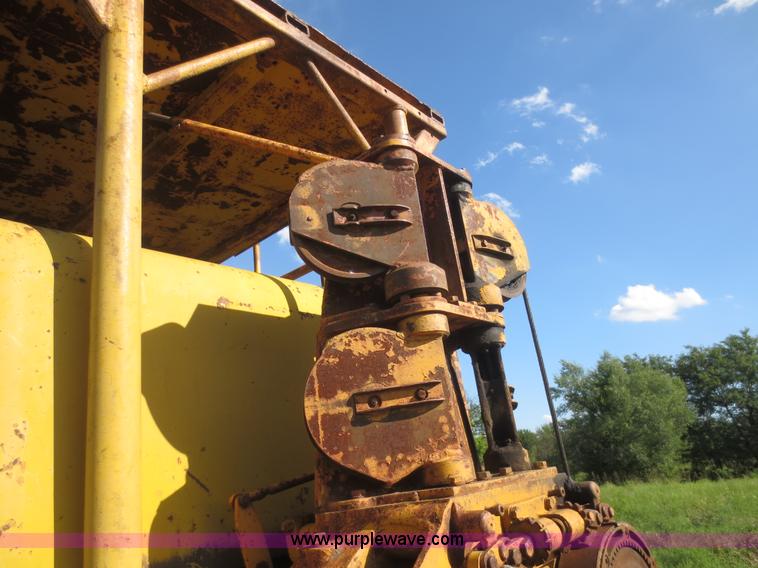 image for item I2220 Allis Chalmers HD20H dozer