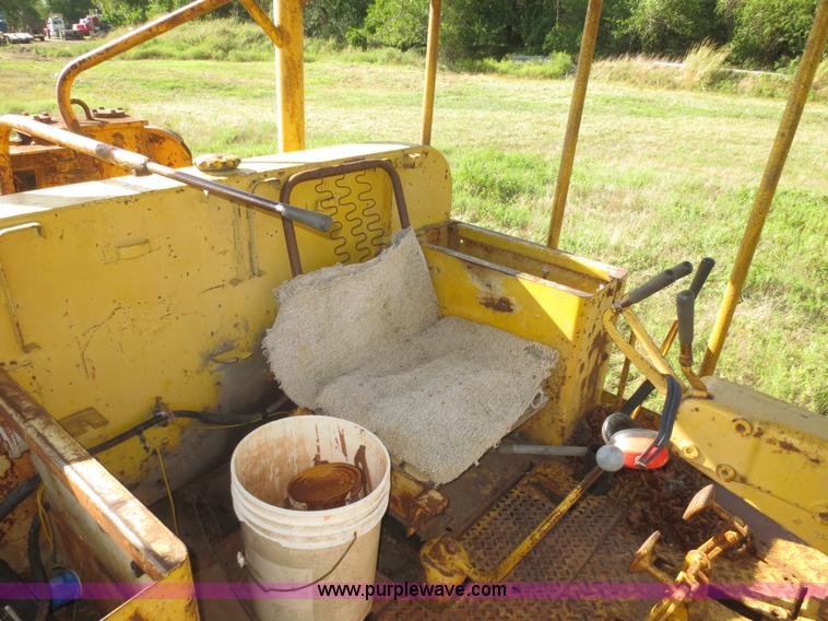image for item I2220 Allis Chalmers HD20H dozer