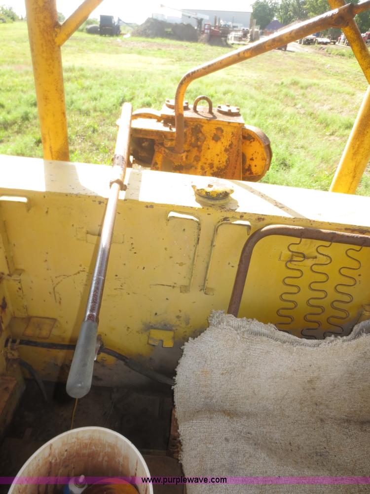 image for item I2220 Allis Chalmers HD20H dozer