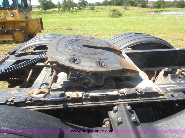 image for item I2233 2001 Mack CH613 semi truck