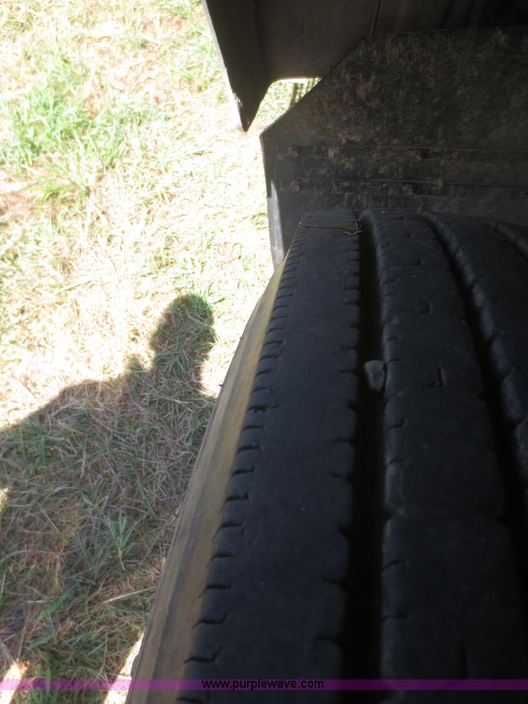 image for item I2233 2001 Mack CH613 semi truck