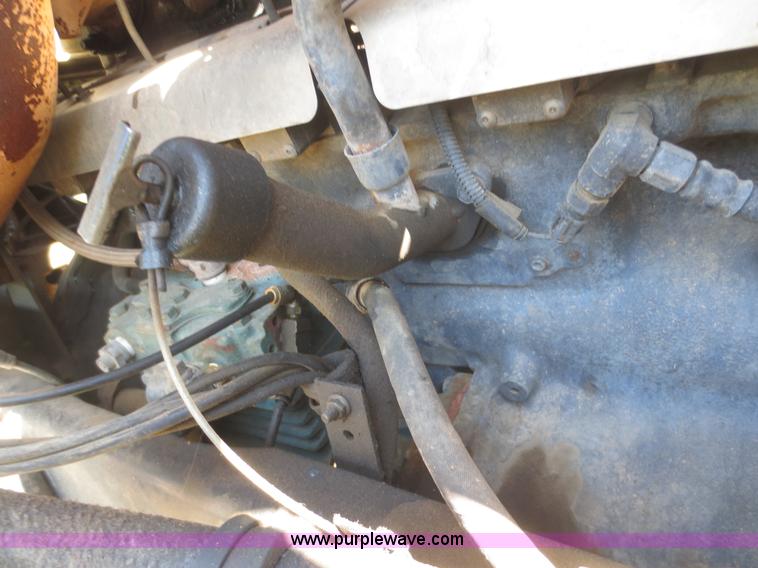 image for item I2233 2001 Mack CH613 semi truck