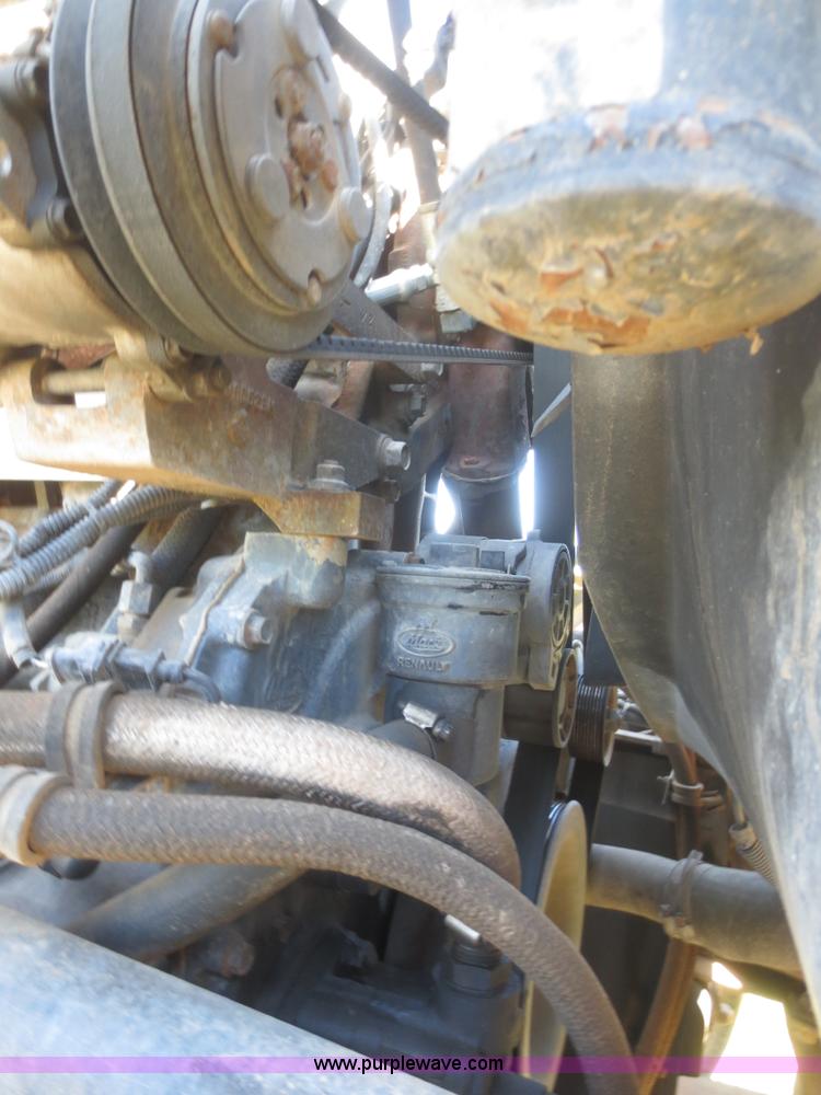 image for item I2233 2001 Mack CH613 semi truck