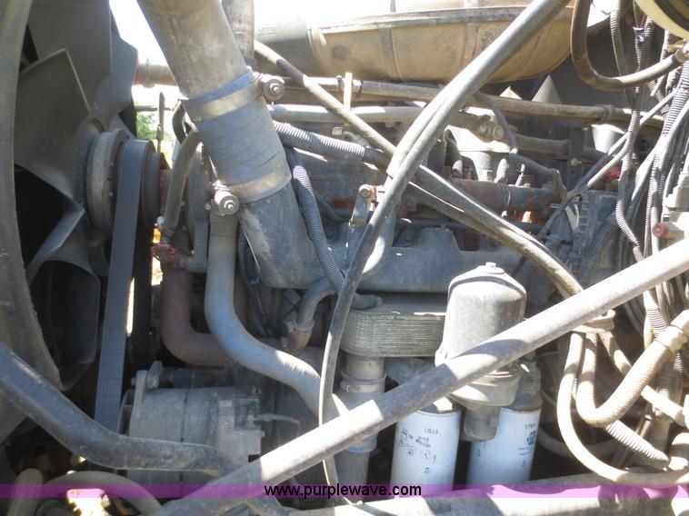 image for item I2233 2001 Mack CH613 semi truck