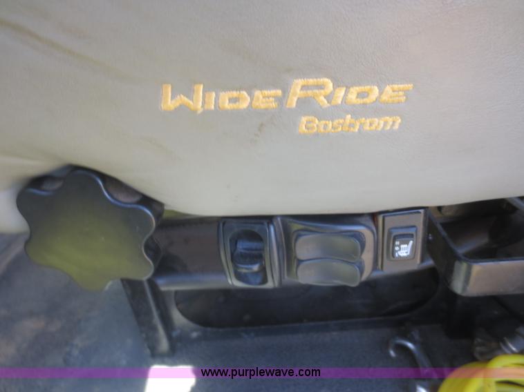 image for item I2233 2001 Mack CH613 semi truck