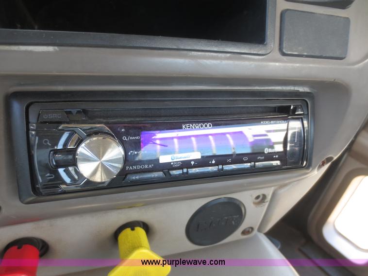 image for item I2233 2001 Mack CH613 semi truck