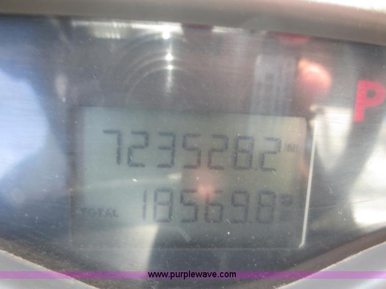 image for item I2233 2001 Mack CH613 semi truck