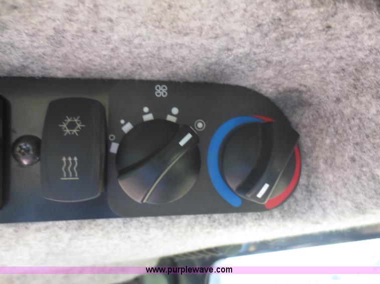 image for item I2234 2006 John Deere 450J LT dozer