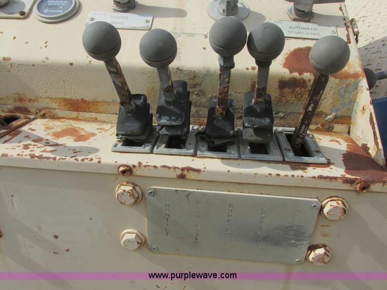 image for item I2526 1990 Tesmec TRS 1000B rocksaw