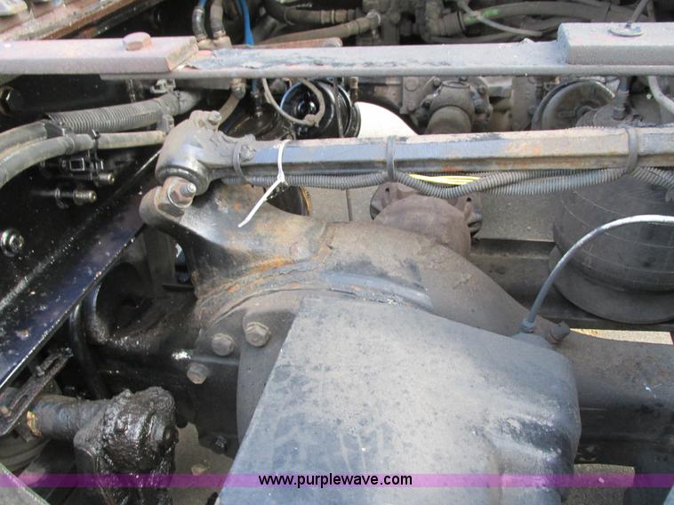 image for item I3833 2009 Freightliner Columbia semi truck