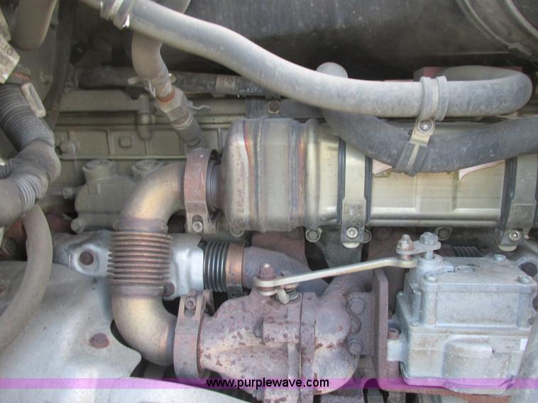 image for item I3833 2009 Freightliner Columbia semi truck