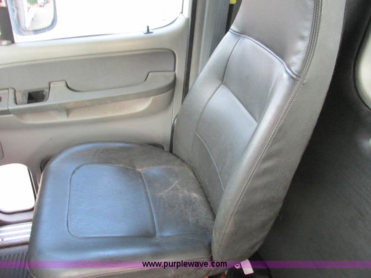 image for item I3833 2009 Freightliner Columbia semi truck