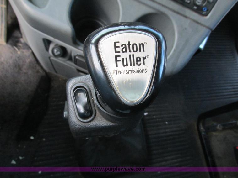 image for item I3833 2009 Freightliner Columbia semi truck