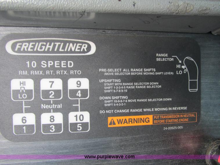 image for item I3833 2009 Freightliner Columbia semi truck